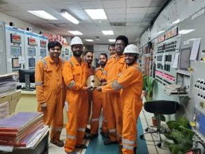 Tritorc Team holding the tocken after sucessful hot tapping operation