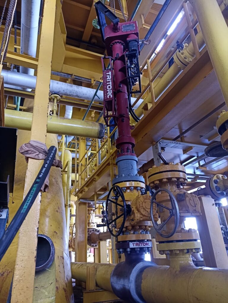 Hot Tapping Operation at B193, 28 Hours from shore hot tapping