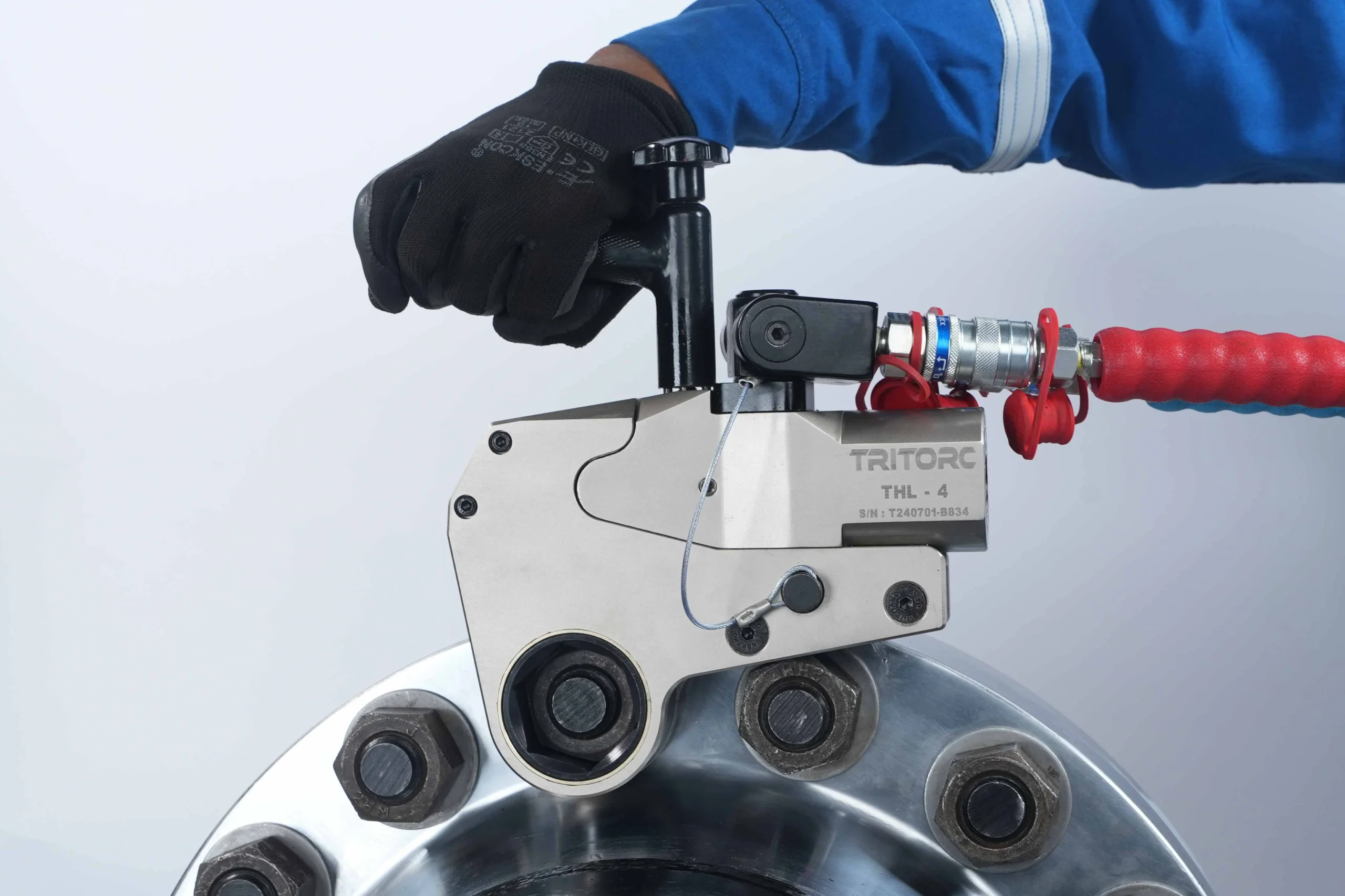 A Guide to Hydraulic Torqueing and Tensioning Powerpack Bolting with Powerpack scaled
