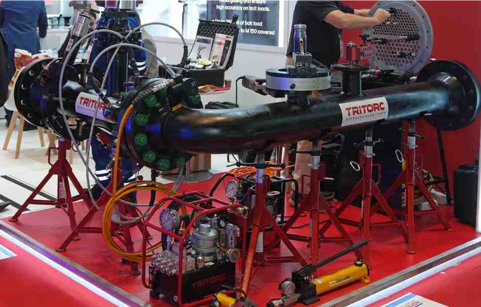 Engineering Excellence in High-Pressure Onshore Operations: The Karabatan NCOC Project Tritorc RIG