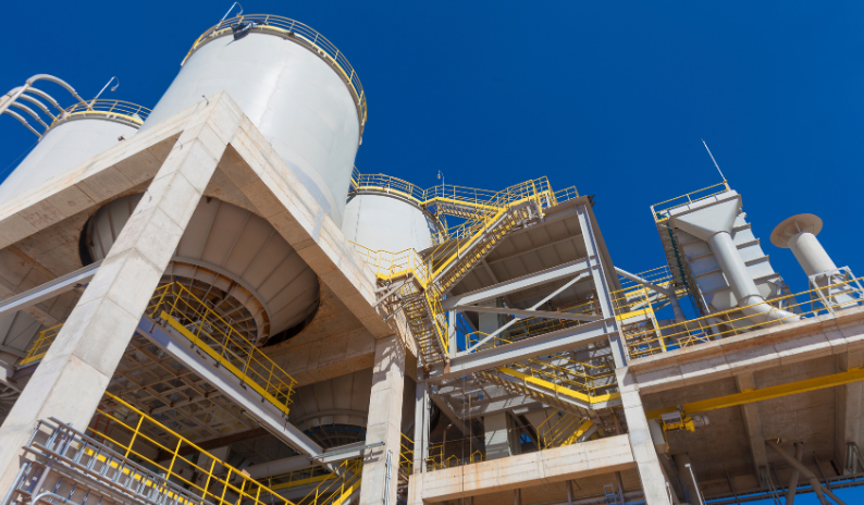 Cement production facilities with crushers and mills