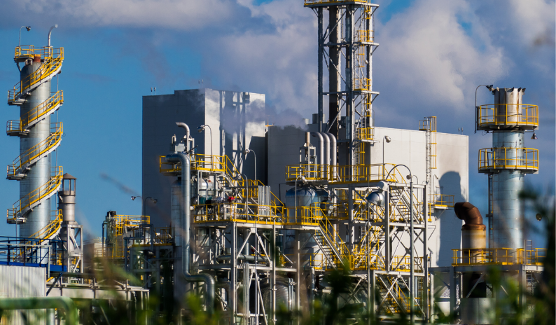 Fertilizer production plants with urea reactors and ammonia units